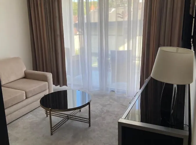 לינה וארוחת בוקר Puro - Adults Only 3*